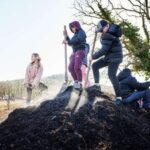 Dans l’Aude, éduquer les enfants aux enjeux agricoles de demain par la plantation d’arbres