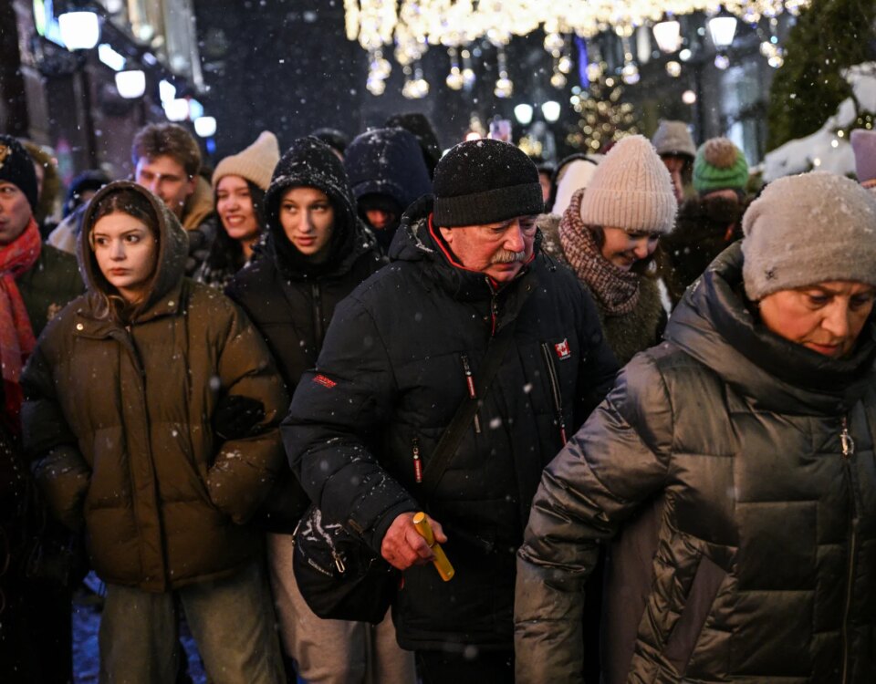 « Que pensent les Russes ? », d’Elsa Vidal : les voix dissonantes derrière l’unité affichée